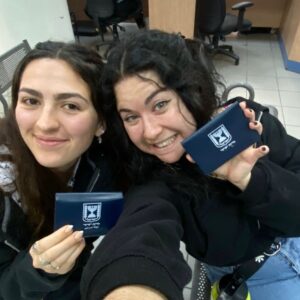 Bonjour, je m’appelle Marielle, et oui, mon nom de famille est Israël.